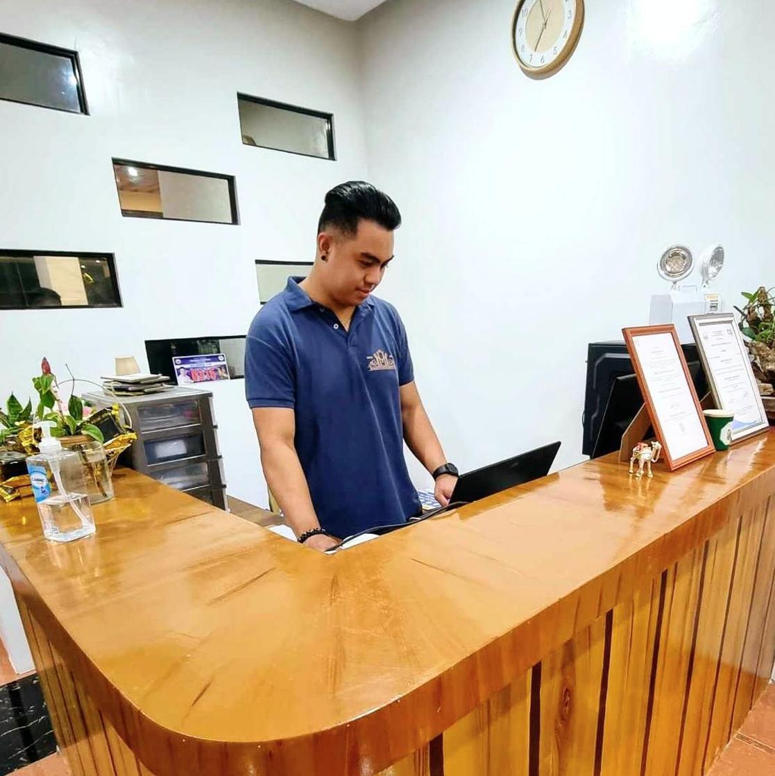 Majestique Hotel Albay Bicol Guinobatan Extérieur photo